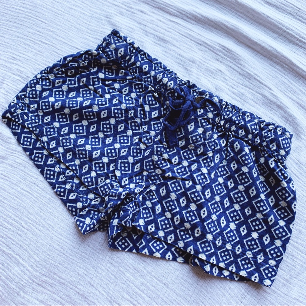 Forever21 blue/white linen elastic waist shorts